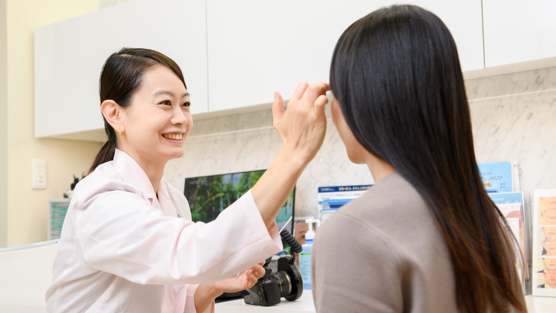 カウンセリングをする医師｜紀尾井町プラザクリニック