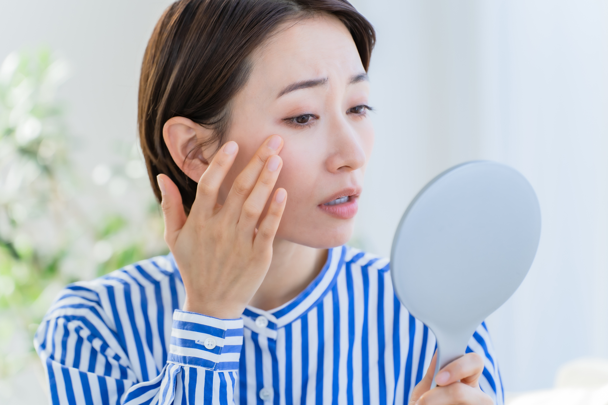 顔のしみを消すための方法とは？原因やセルフケアの仕方も解説