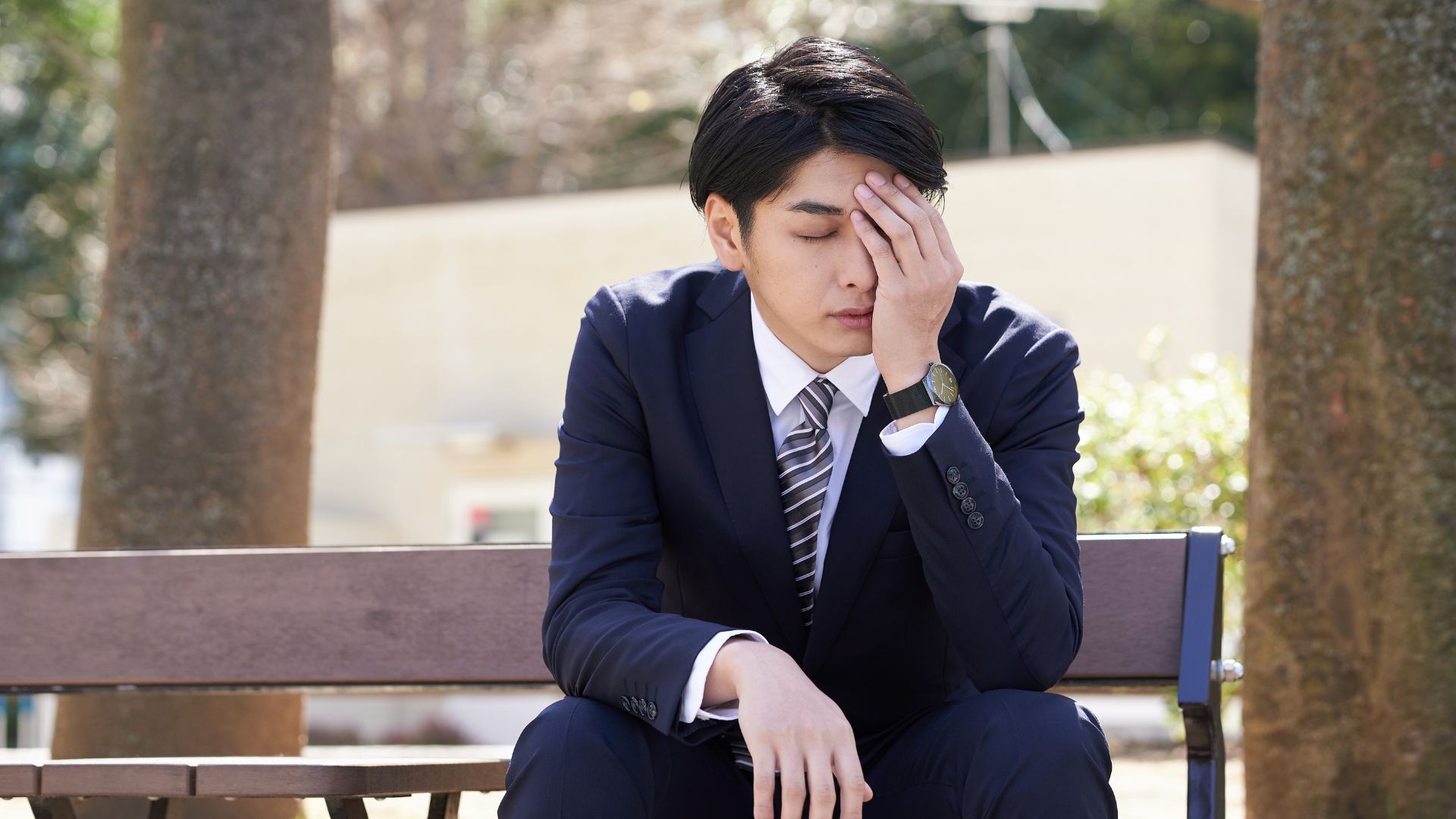 男性の目の下のくまはどんな印象を与える？